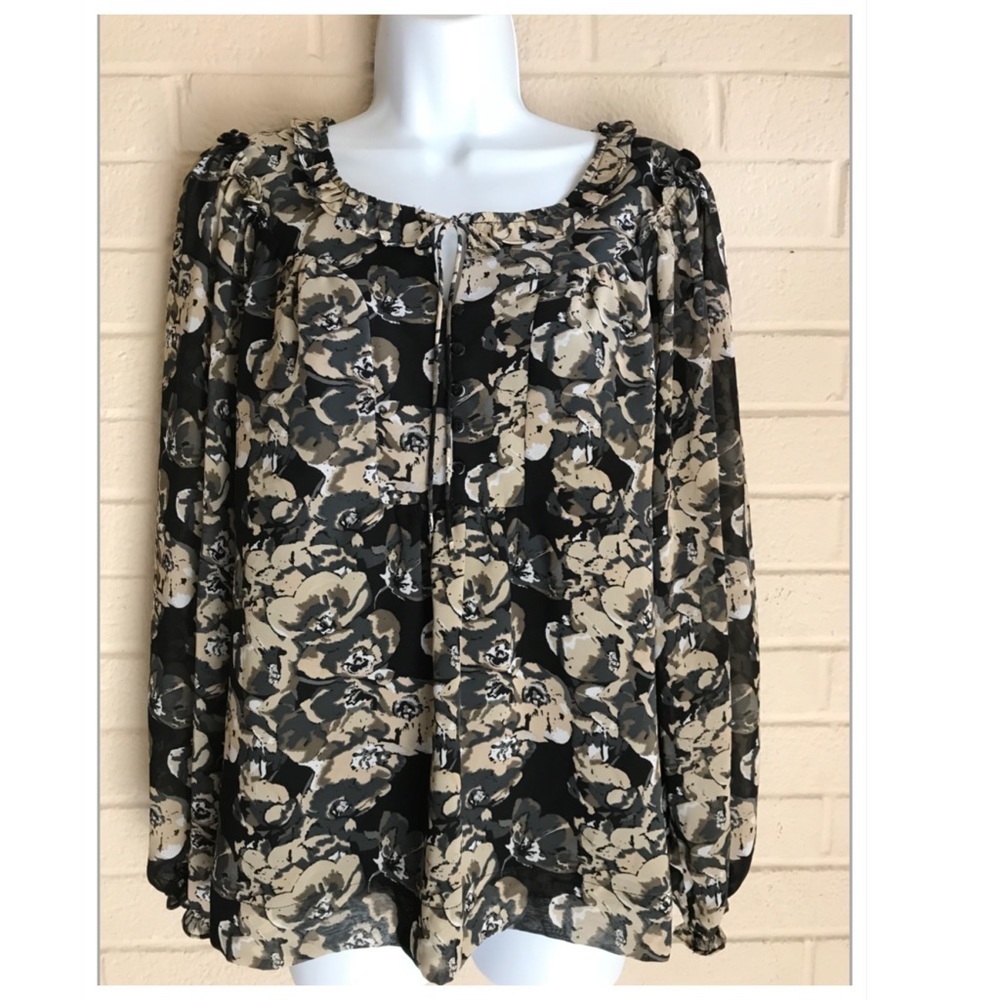 A.n.a Floral Peasant Top in EUC.